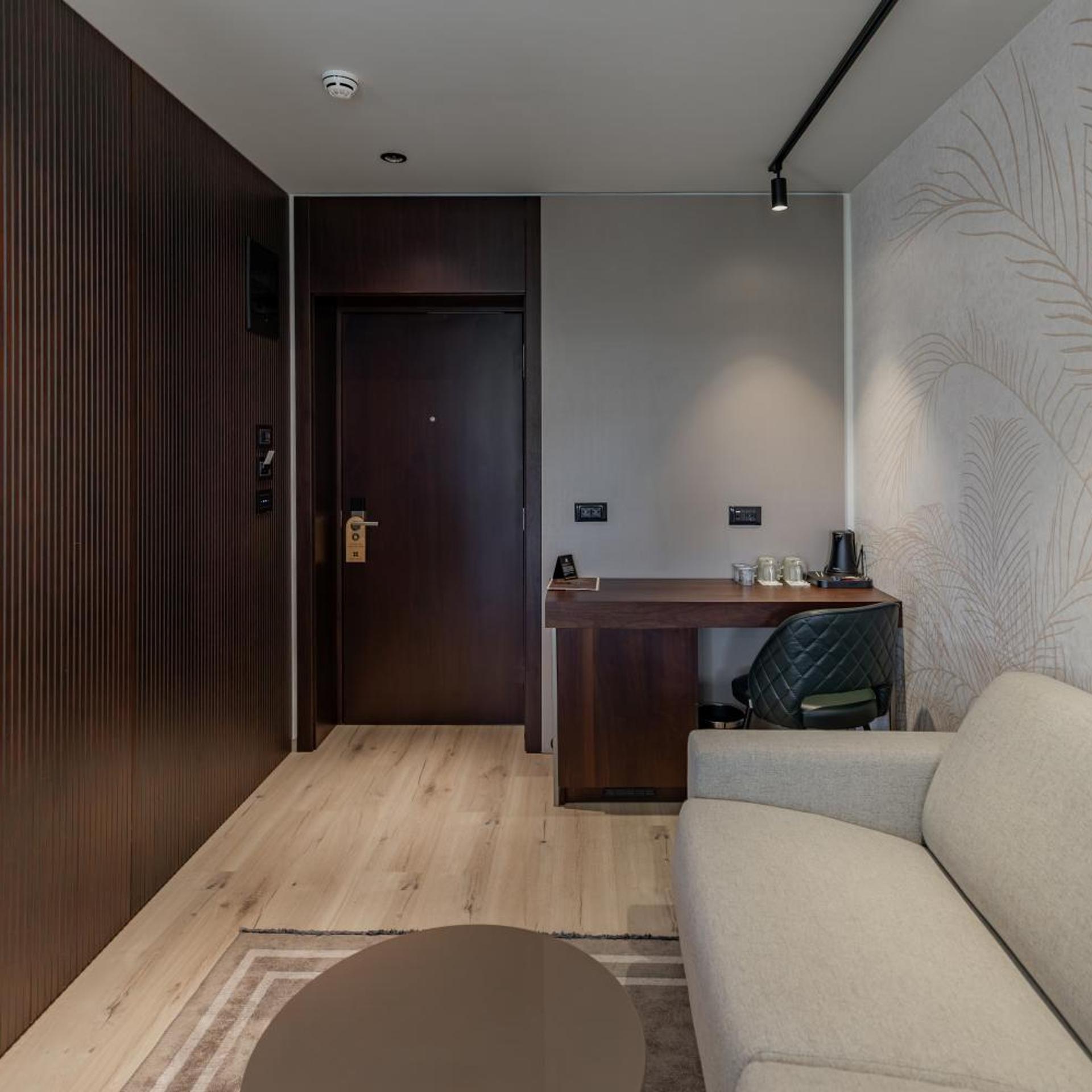 Emery Hotel Pristina 7/50