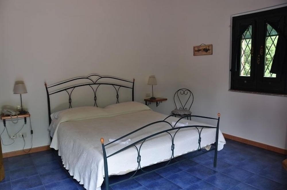 2 BEDROOMS, FAMILY, VILLA, GARDEN VIEW, KITCHENETTE