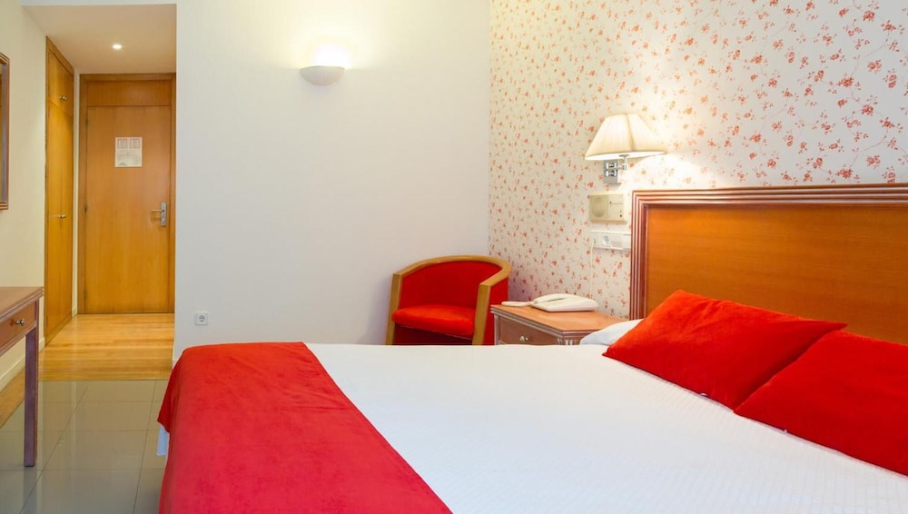 Hotel Los Arces 24/68