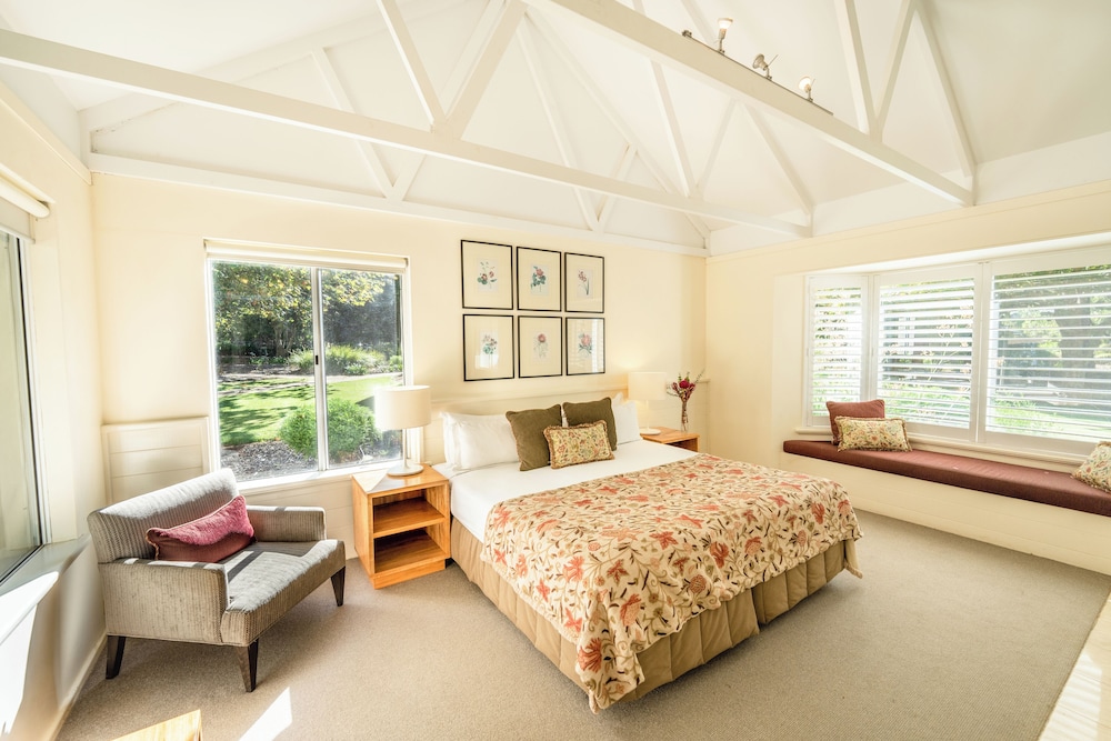 CAPE LODGE 7/50