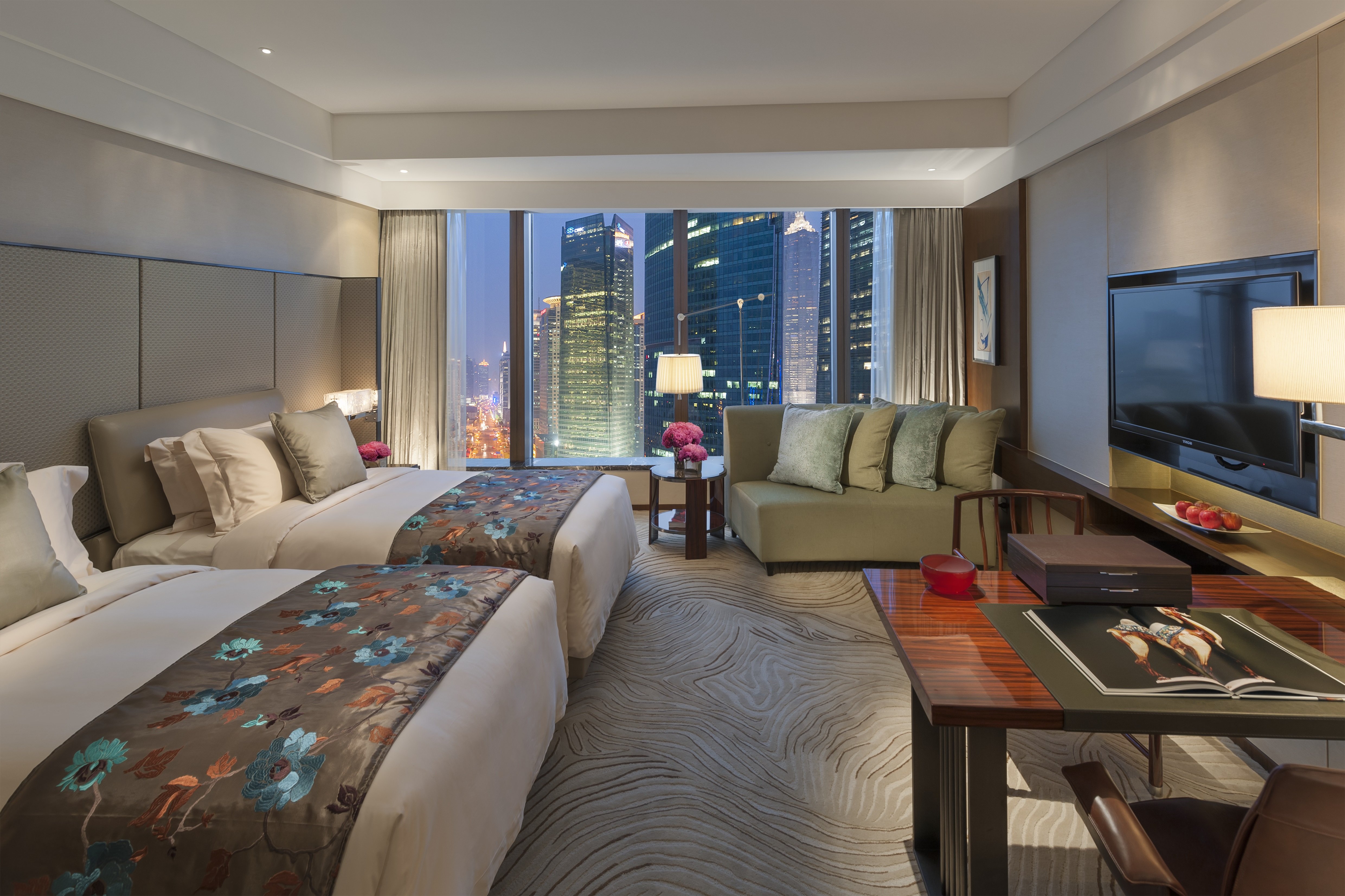 DELUXE, TWIN BEDS