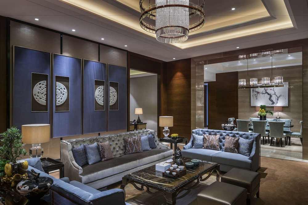 HUALUXE YANGJIANG CITY CENTER 49/79