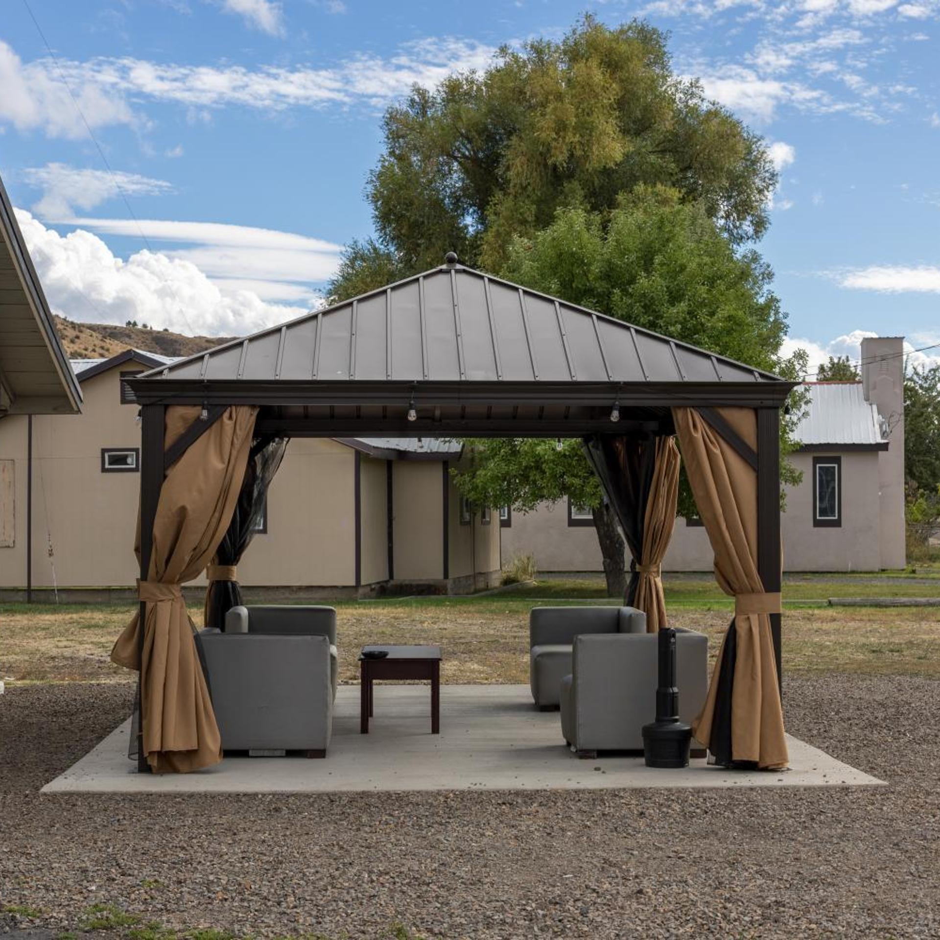 Oregon Trail Inn and Suites 42/50