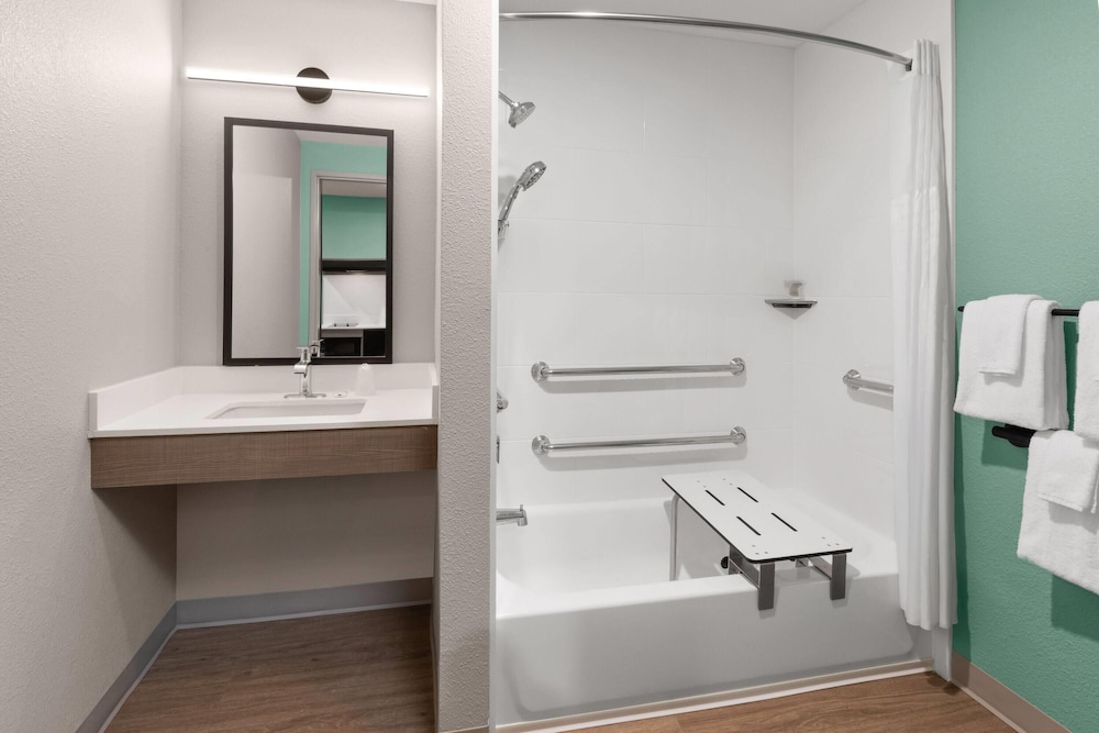 ECHO Suites Extended Stay by Wyndham Houston Pasadena Fwy Pl 57/59
