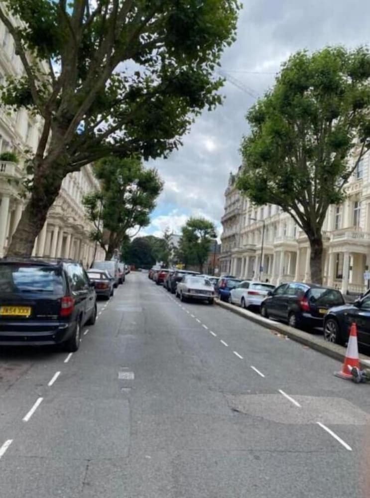 LONDON PLAZA SERVICED APARTMENTS 44/52