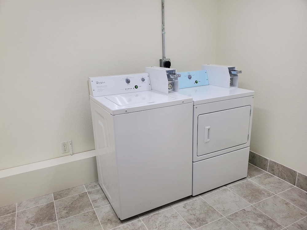 Estherville Hotel Amp Suites 4/50