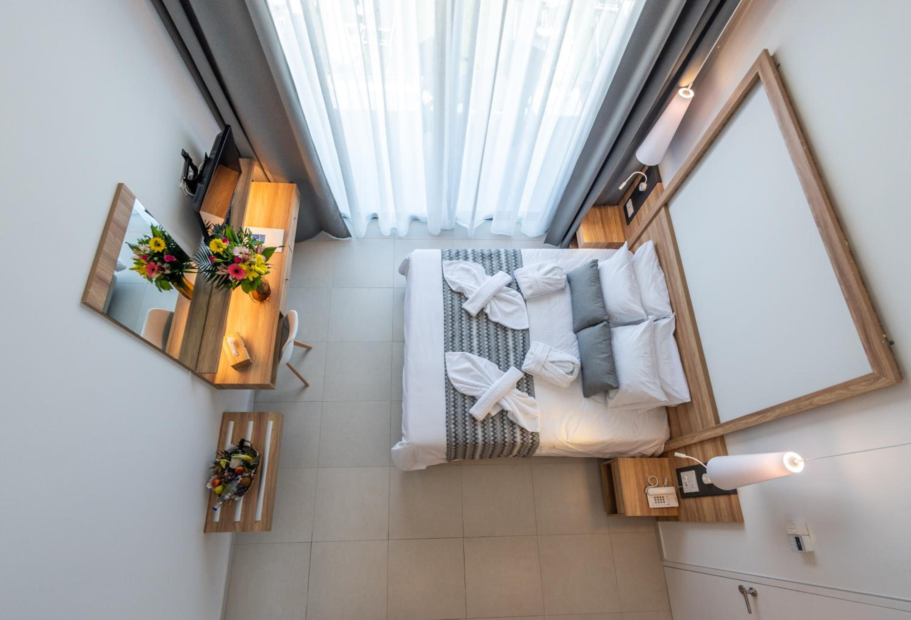Connecting, Maisonette, Superior