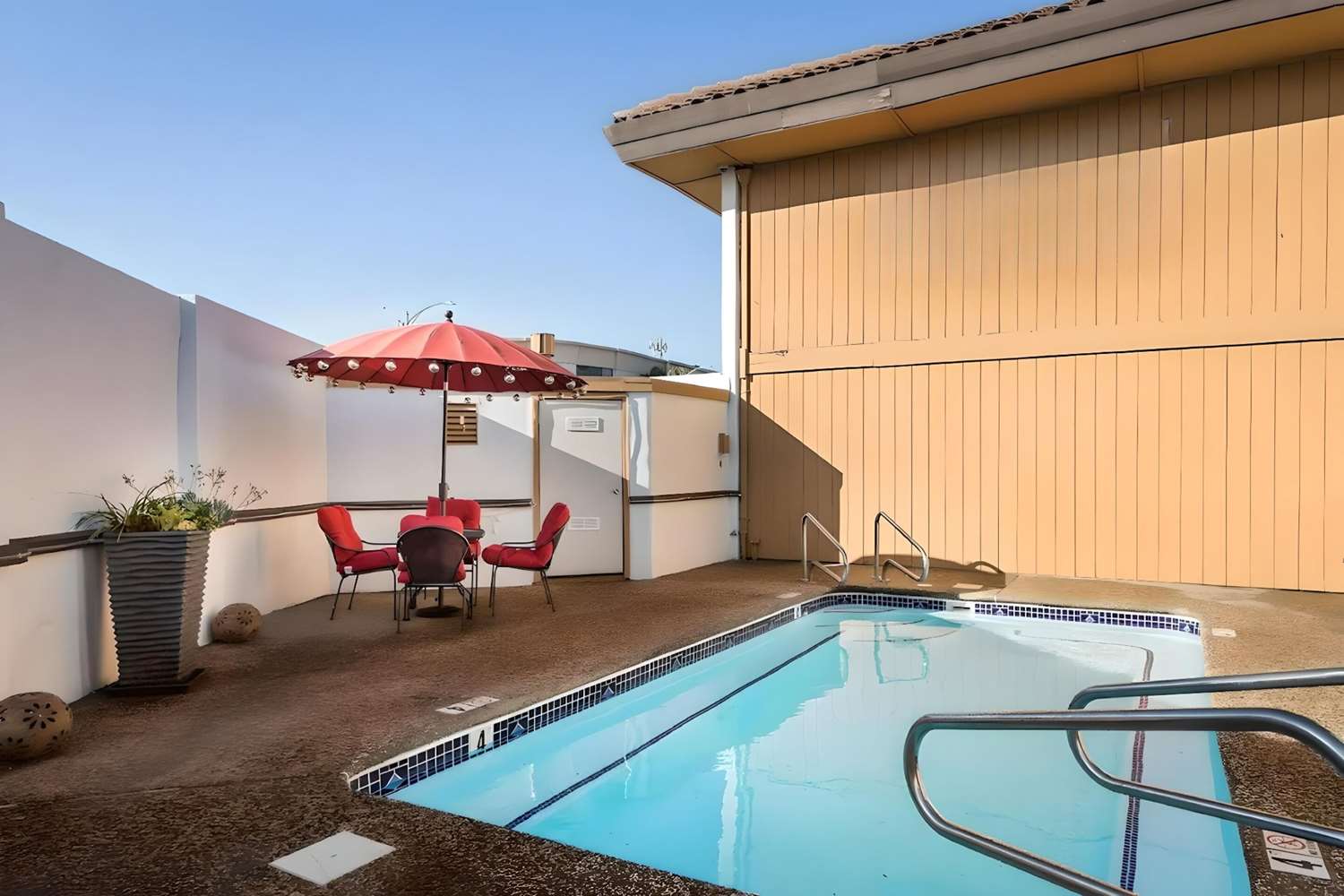 Rodeway Inn San Jose HWY-101 Tully Rd Exit 20/27