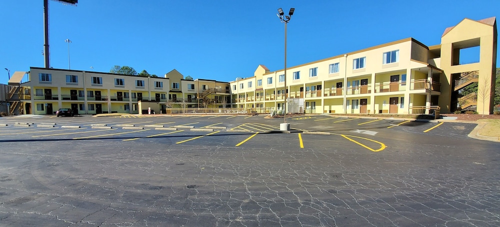 Days Inn by Wyndham Atlanta/Southlake/Morrow 29/36