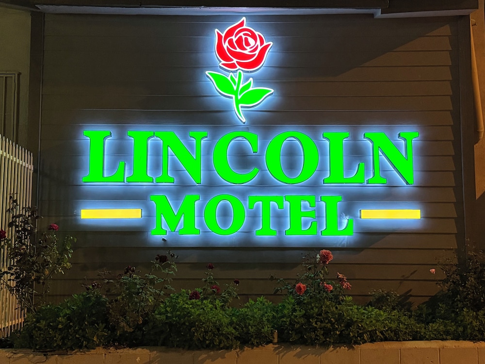 Lincoln Motel 2/58