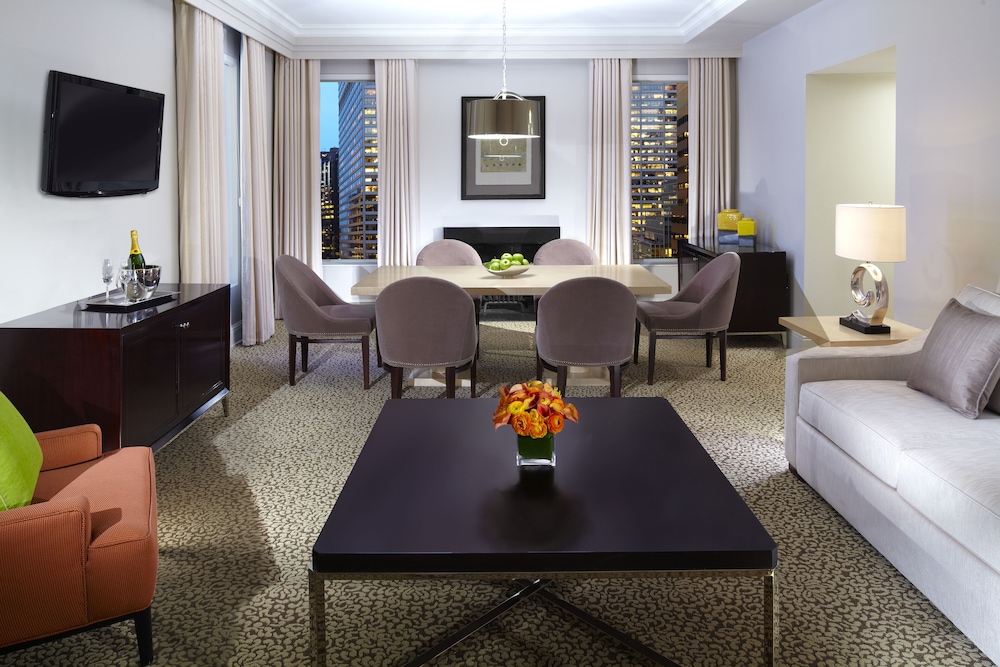 OMNI BERKSHIRE PLACE 44/62