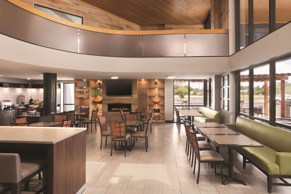 Country Inn & Suites by Radisson Indianapolis East 30/42