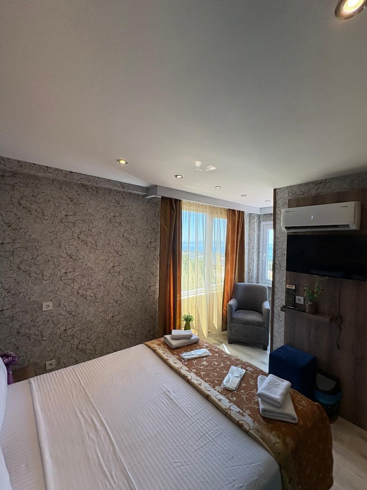 Peker Hotel 18/50