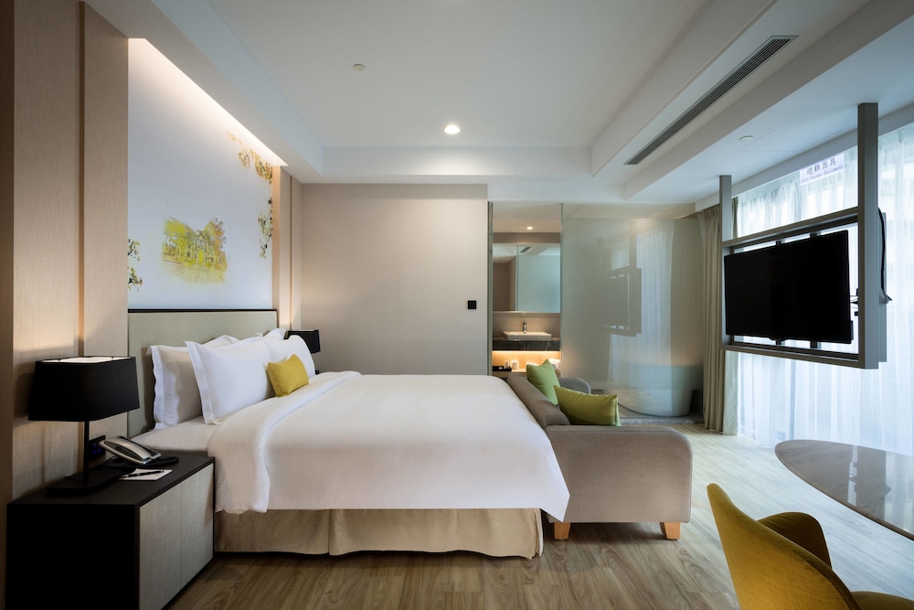 Hua Hotel 10/67