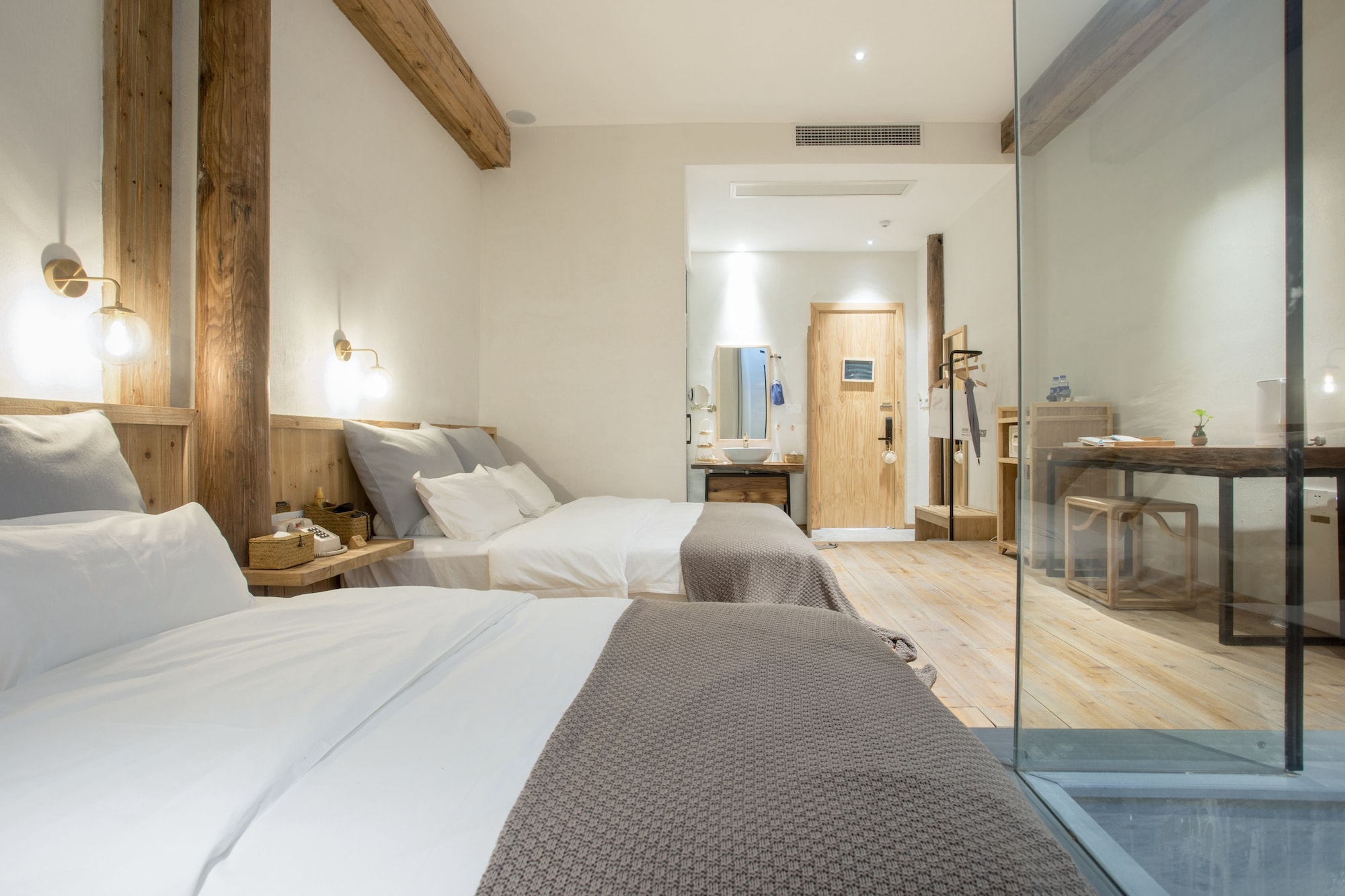 Design, Triple, 1 Queen and 1 Single Bed