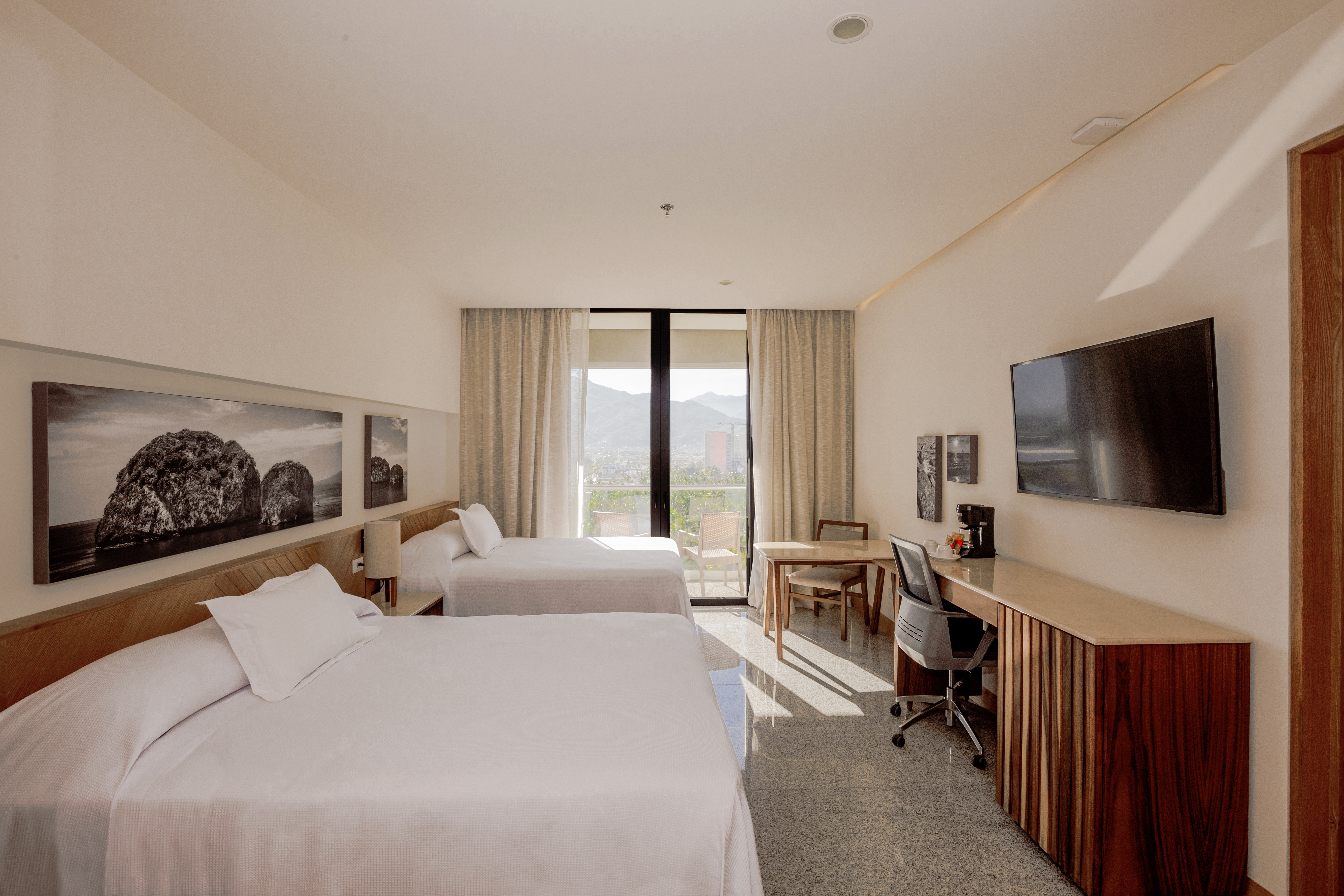 Deluxe Tropical View - One king size bed or two queen size beds