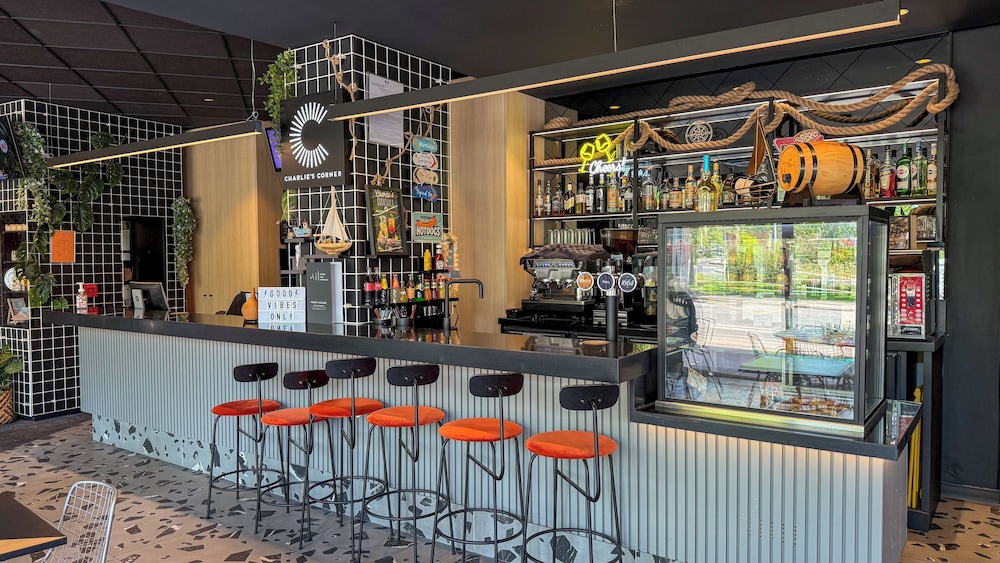 Ibis Martigues 54/70