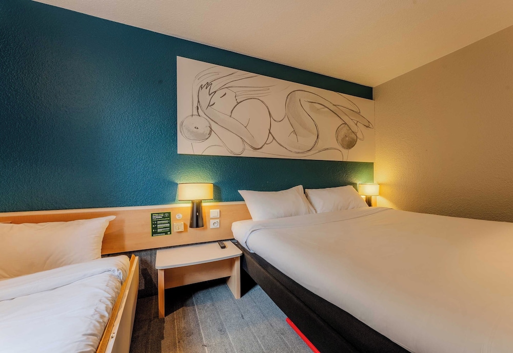 Standard, Triple, 1 Double and 1 Single Bed