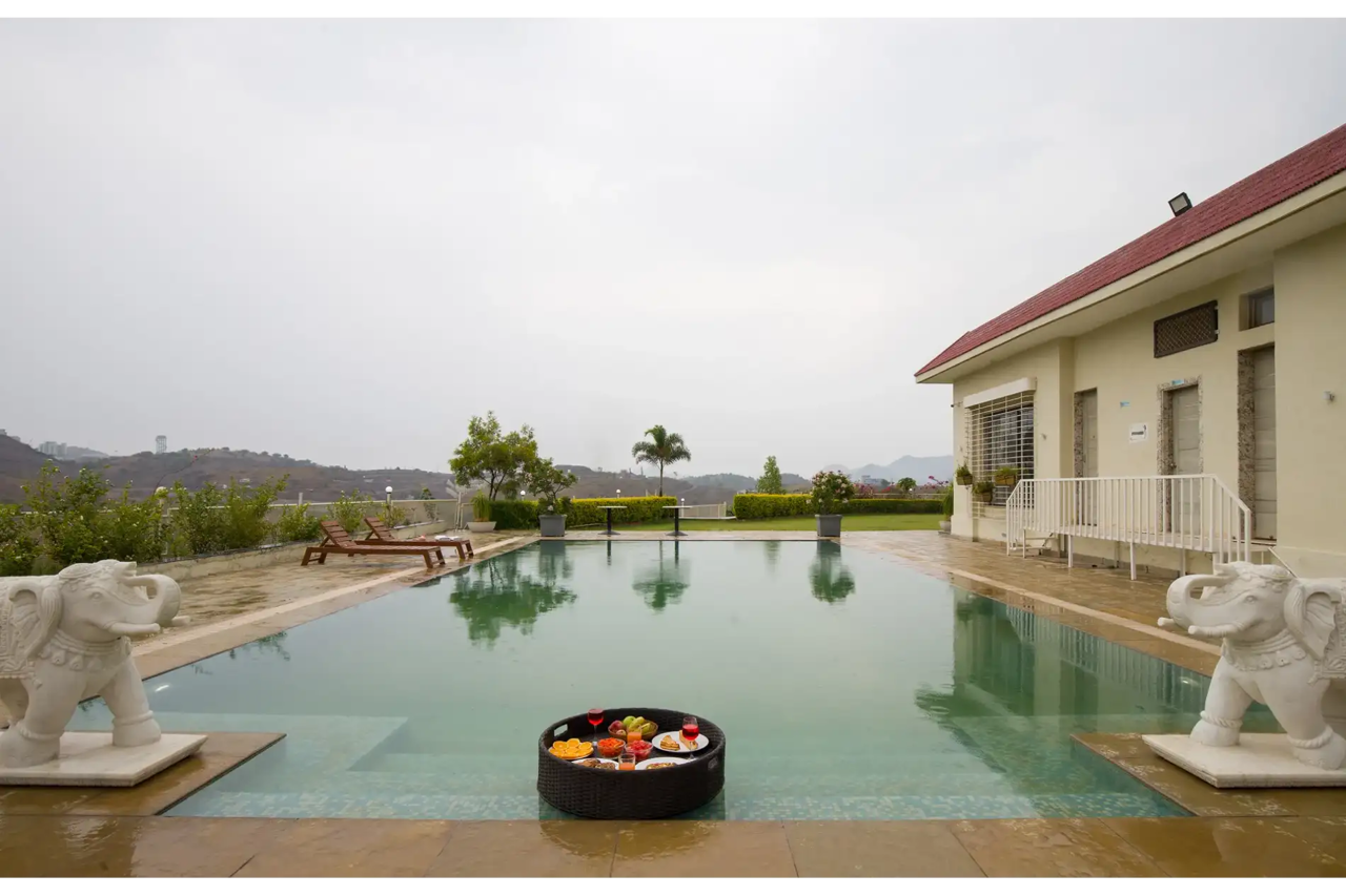 ELIVAAS Shourya Celesta 3 BHK with Pvt Pool 27/29