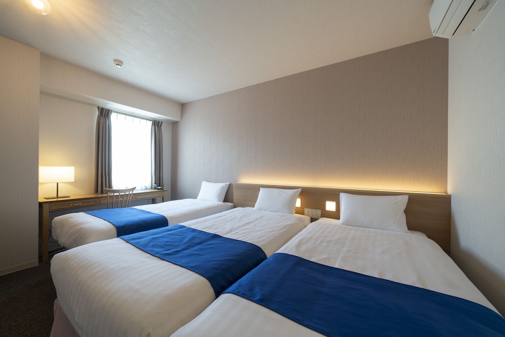 ROOM 2, ECONOMY, TWIN BEDS