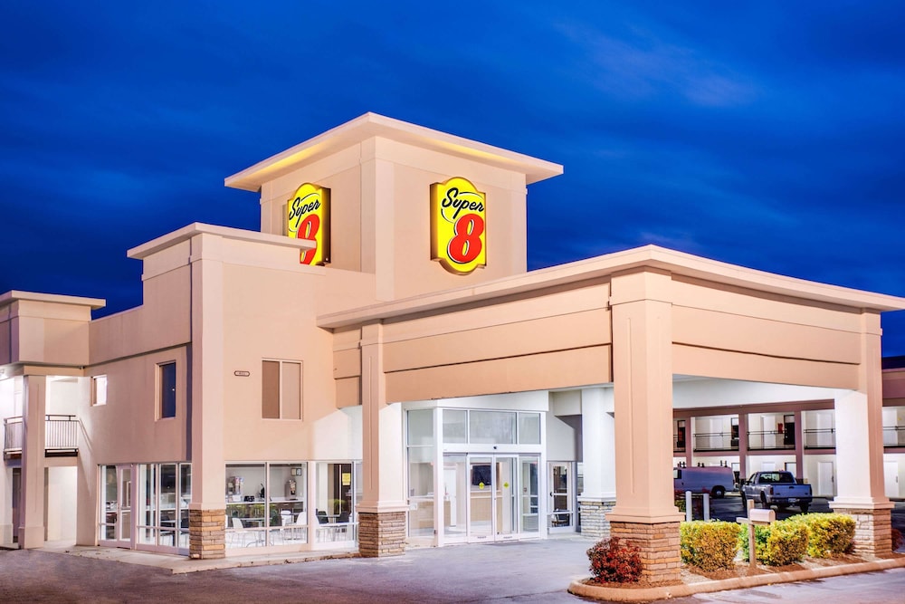 Super 8 by Wyndham Dalton 1/28