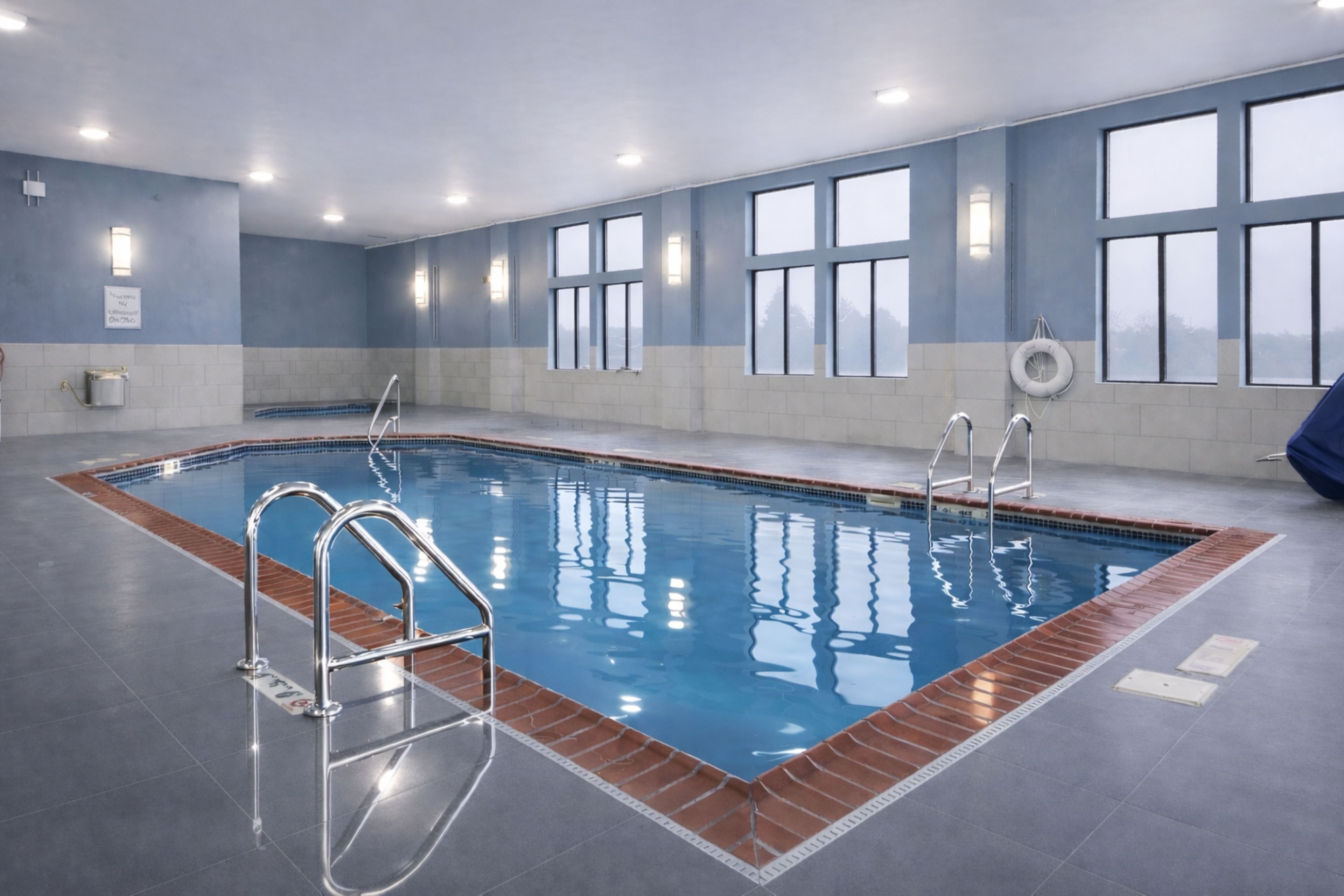 Holiday Inn Express Hotel Suites Winner 38/74