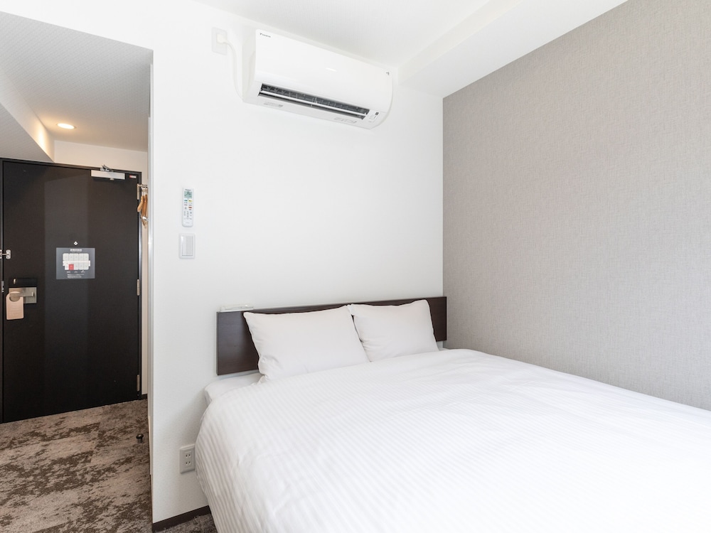 ROOM, DOUBLE BED