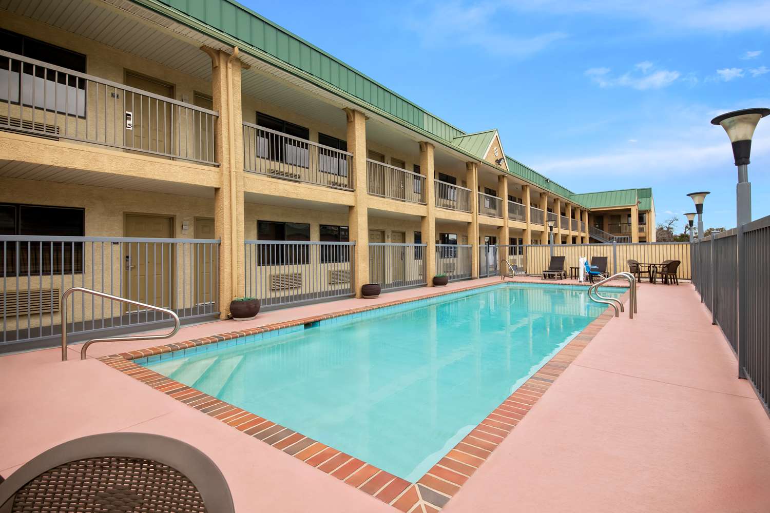Best Western Cedar Inn 2/24