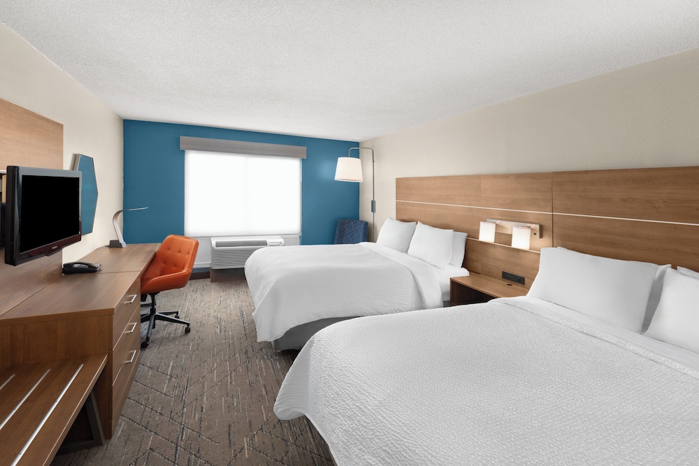 Holiday Inn Express Hotel Suites Frankfort 29/74