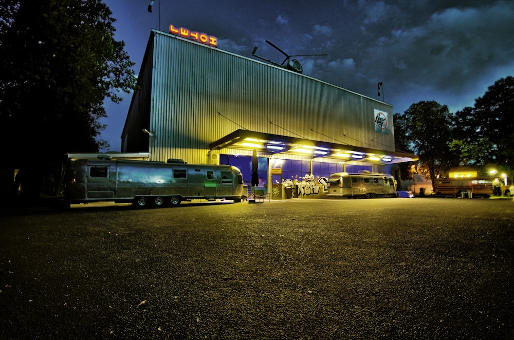 Basecamp Bonn 3/50
