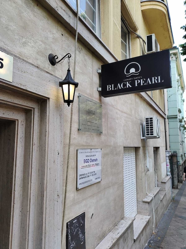 Black Pearl Luxury Suites photo5