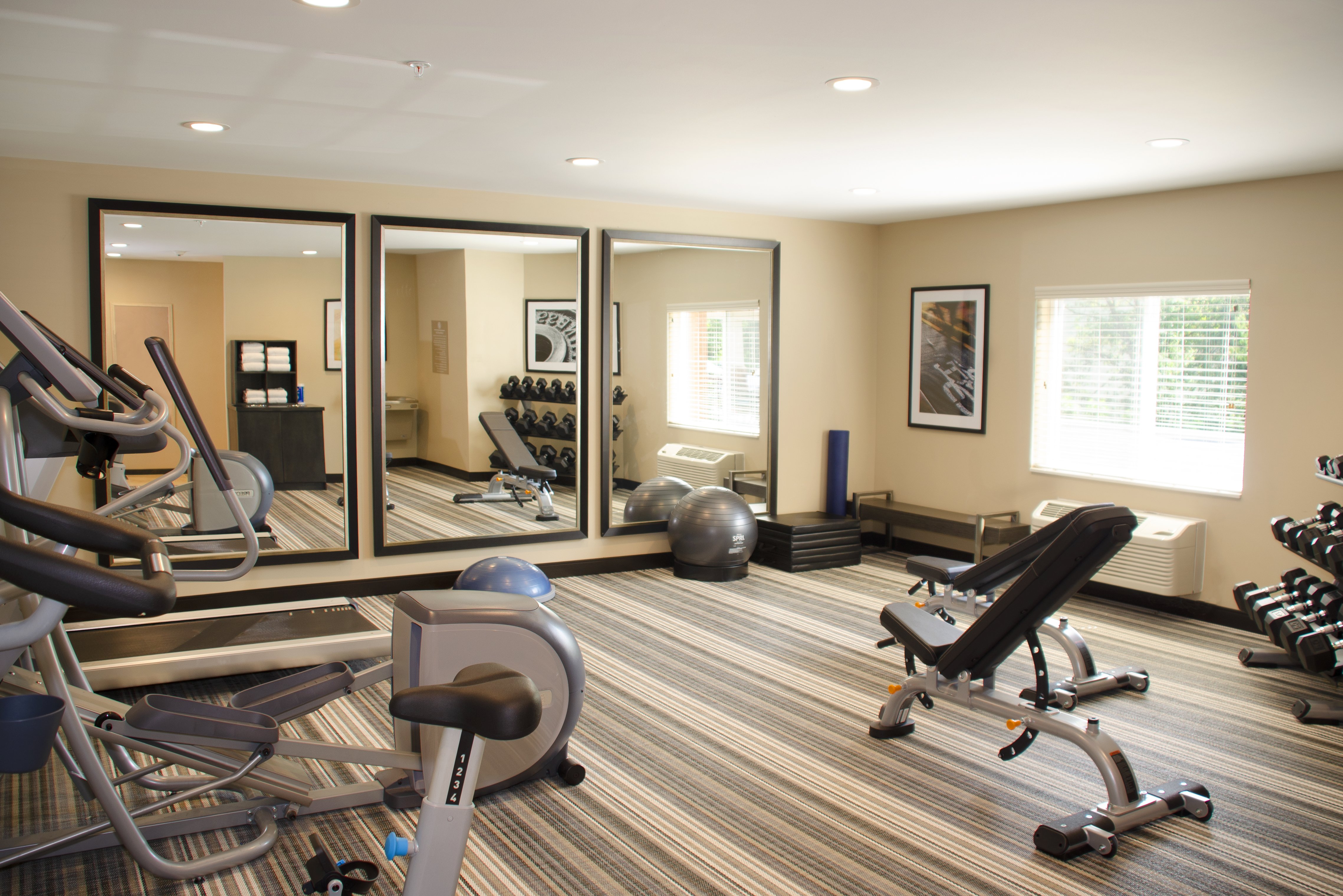 CANDLEWOOD SUITES LANCASTER WEST 16/31