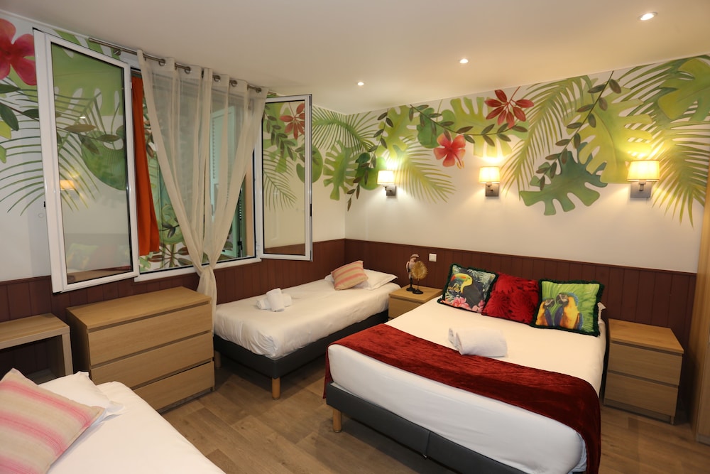 Room, Quadruple, Double and Twin Beds, Murphy Bed