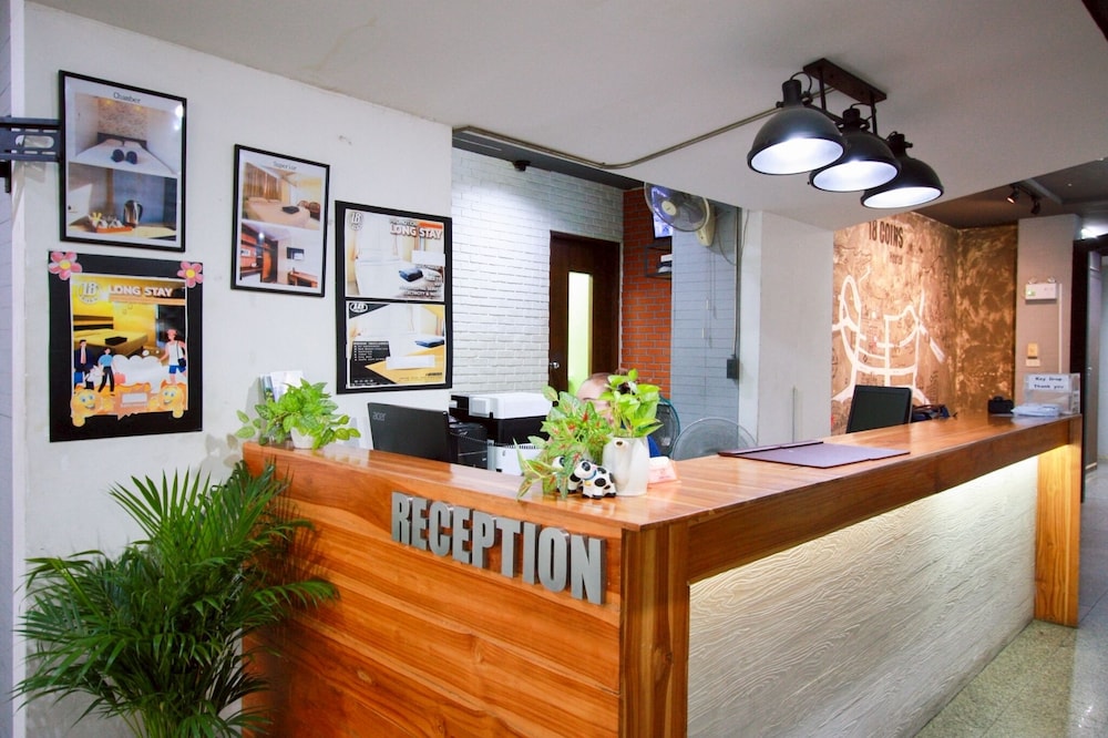 18 Coins Budget Hotel 7/67