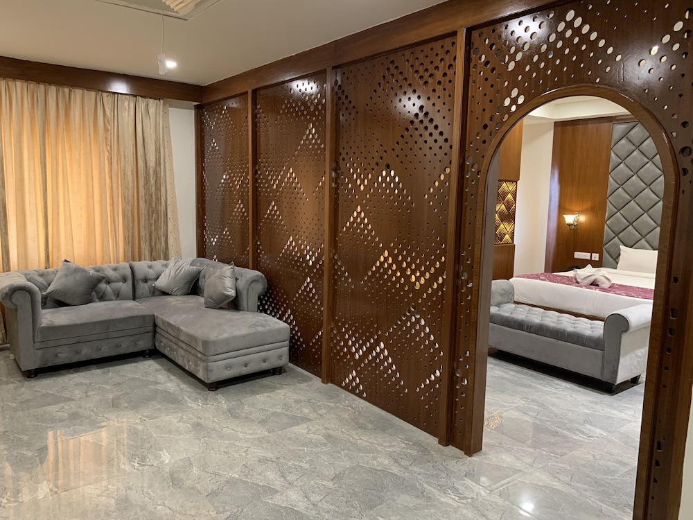 Hotel Hyderabad Grand 25/42