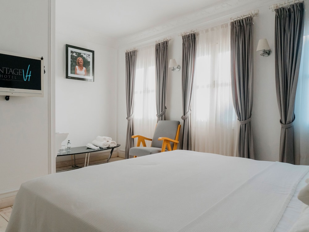 DELUXE, QUEEN BED