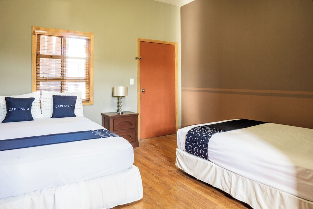 ECONOMY, QUADRUPLE, 2 DOUBLE BEDS
