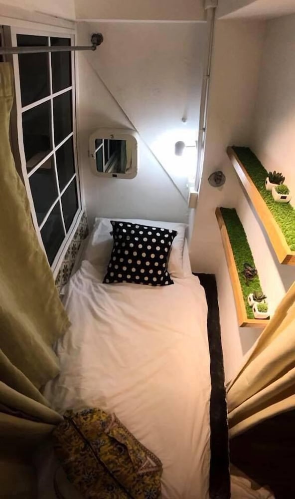 FEMALE DORM, FEMALE ONLY