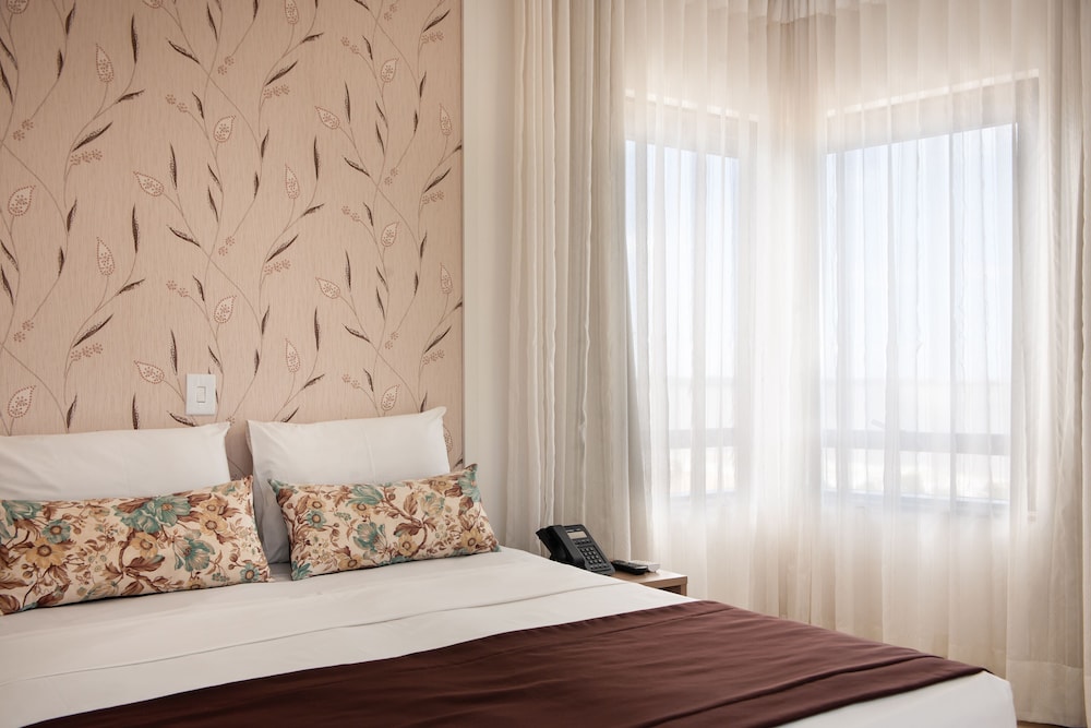 PREMIUM, QUEEN BED