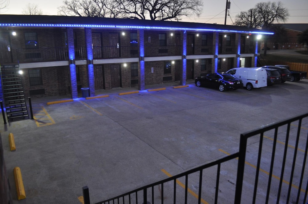 Trinity Suites Downtown Dallas 22/28