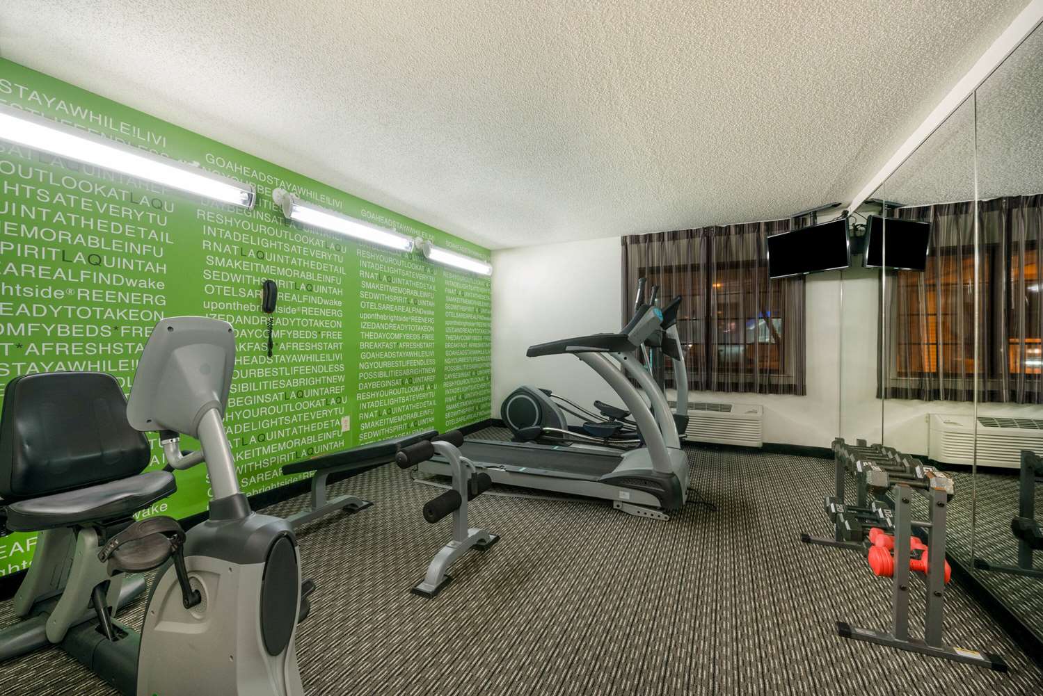 La Quinta Inn & Suites by Wyndham Cleveland Macedonia 32/47