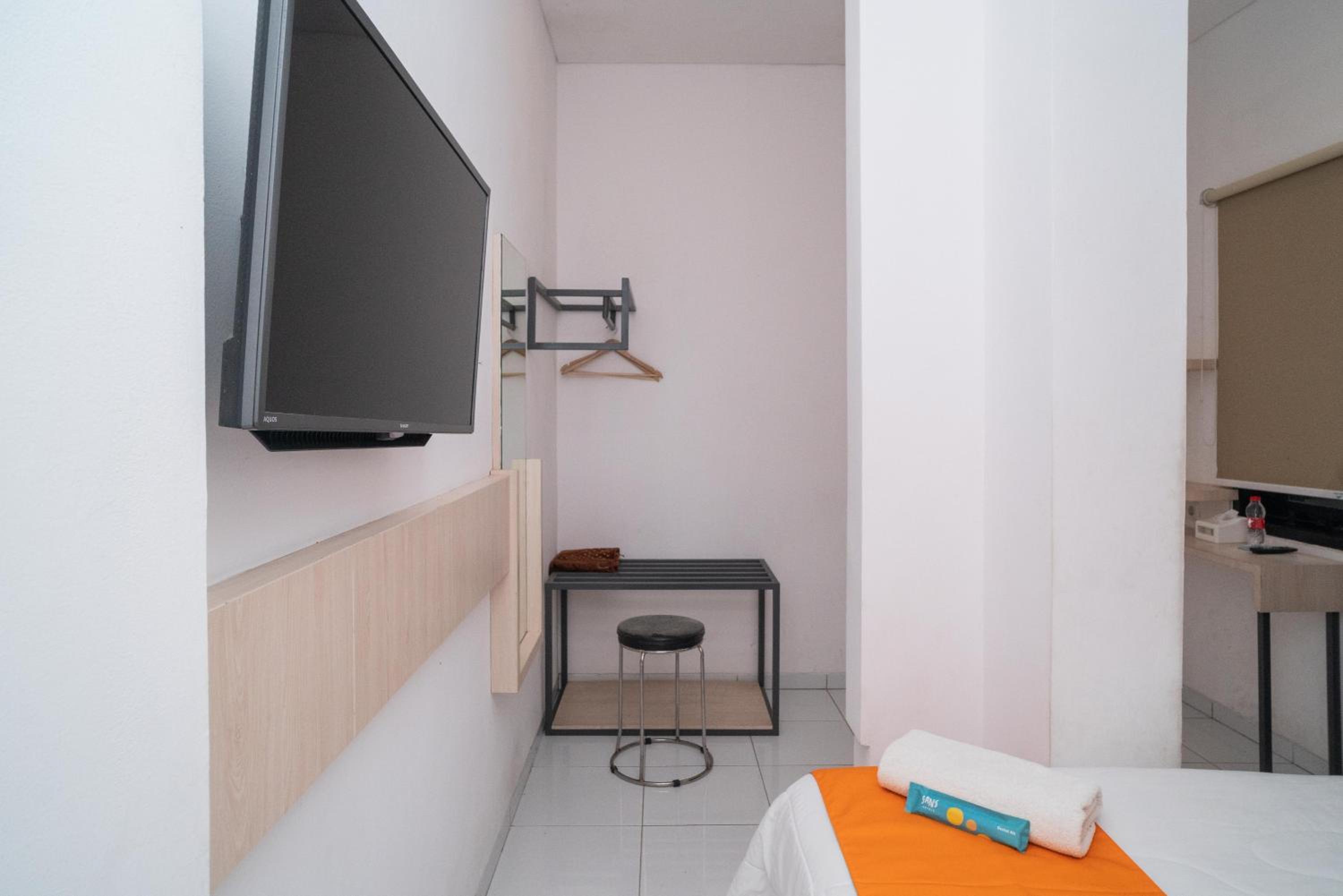 Sans Hotel FiFFa Premiere Malang 50/56