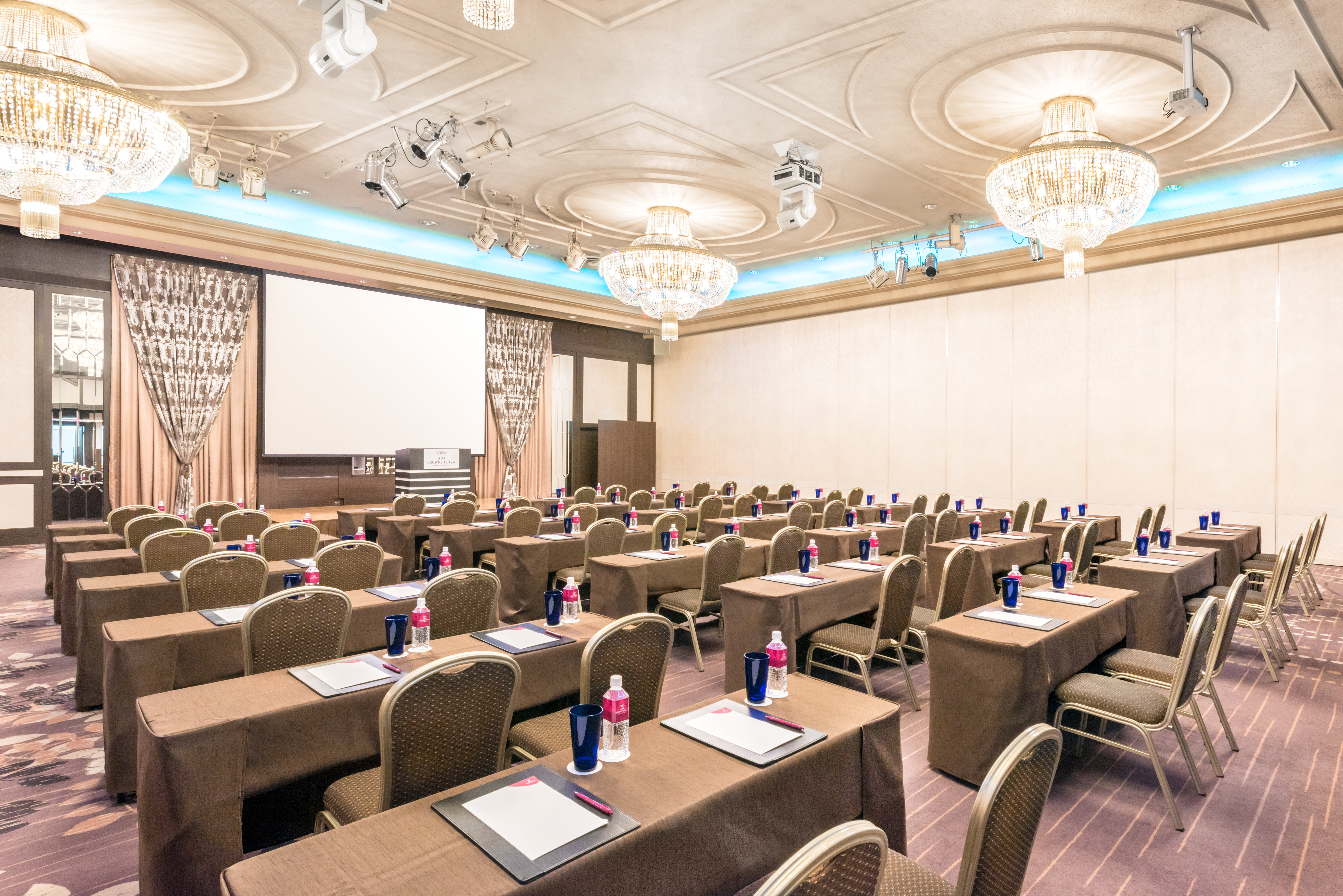 Crowne Plaza Ana Kumamoto New Sky 66/80