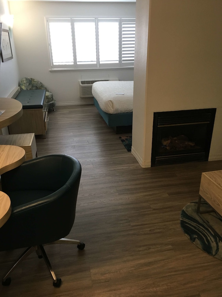 Best Western Plus Capitola By the Sea Inn Suites 46/55
