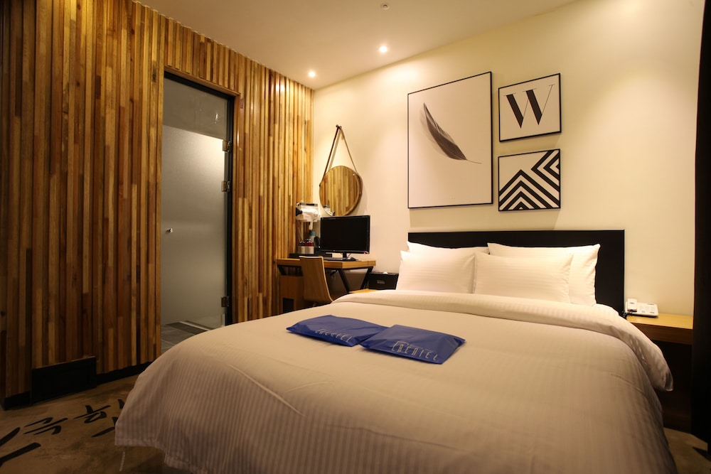 1 BEDROOM, STANDARD, DOUBLE BED