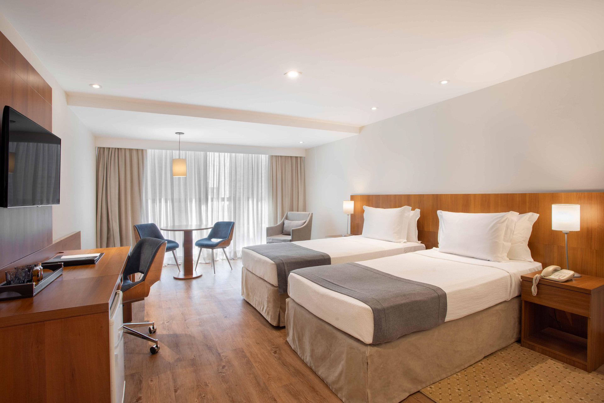 Standard, Twin Beds, Street View