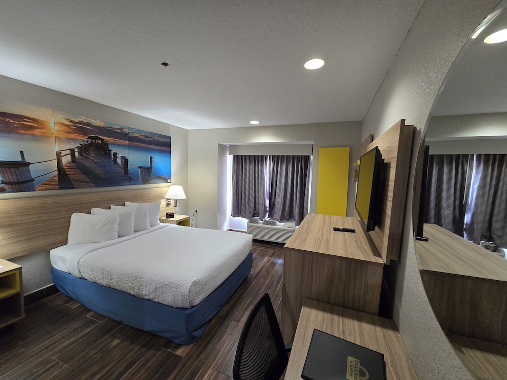 EFFICIENCY, KING BED