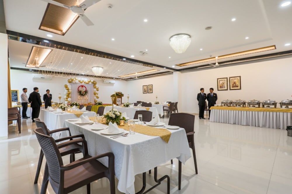 Fabhotel Sapphire Inn Mansarovar 33/50