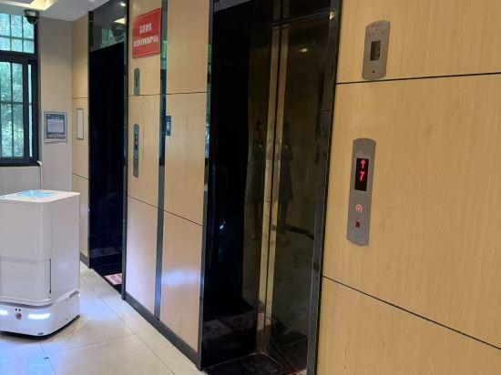 HanTing Hotel (Nanjing South Railway Station Software Avenue Hotel) 39/43