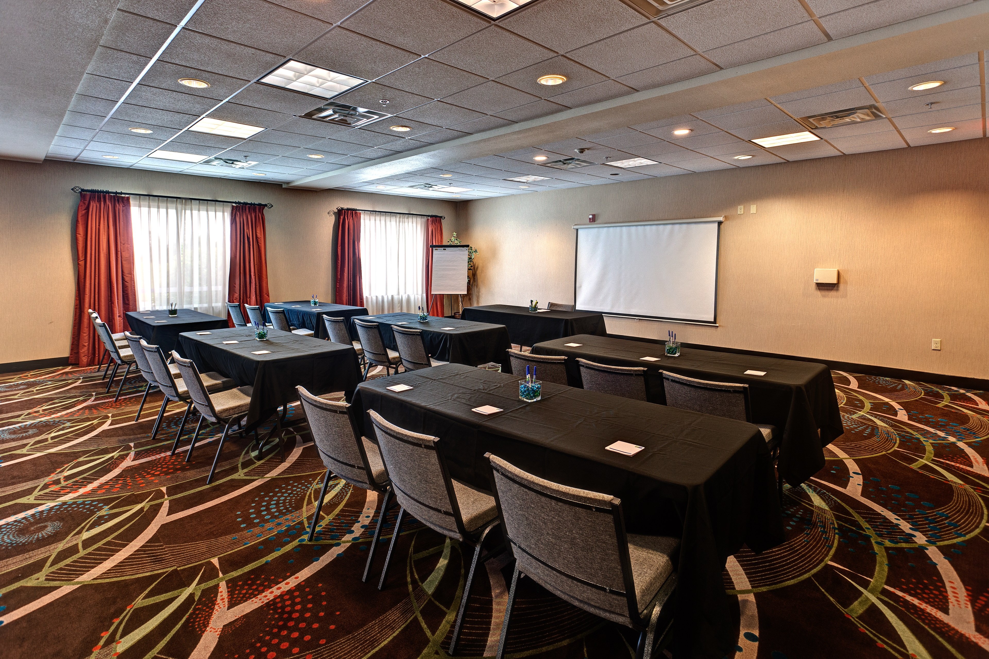 Holiday Inn Express & Suites Wichita Northwest Maize K-96 36/43